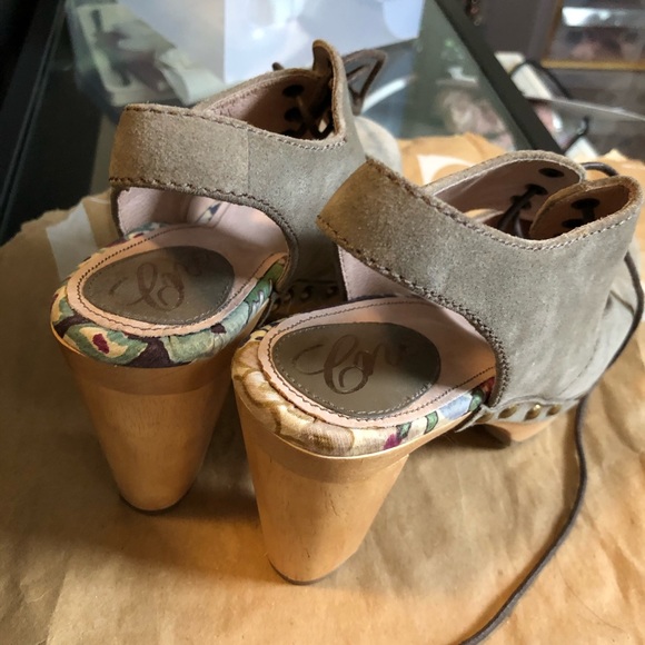 Dusty green suede sandal heels with shoe laces - Picture 3 of 3